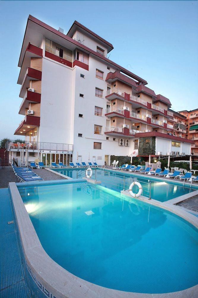 צ'סנטיקו Gallia Club Hotel מראה חיצוני תמונה